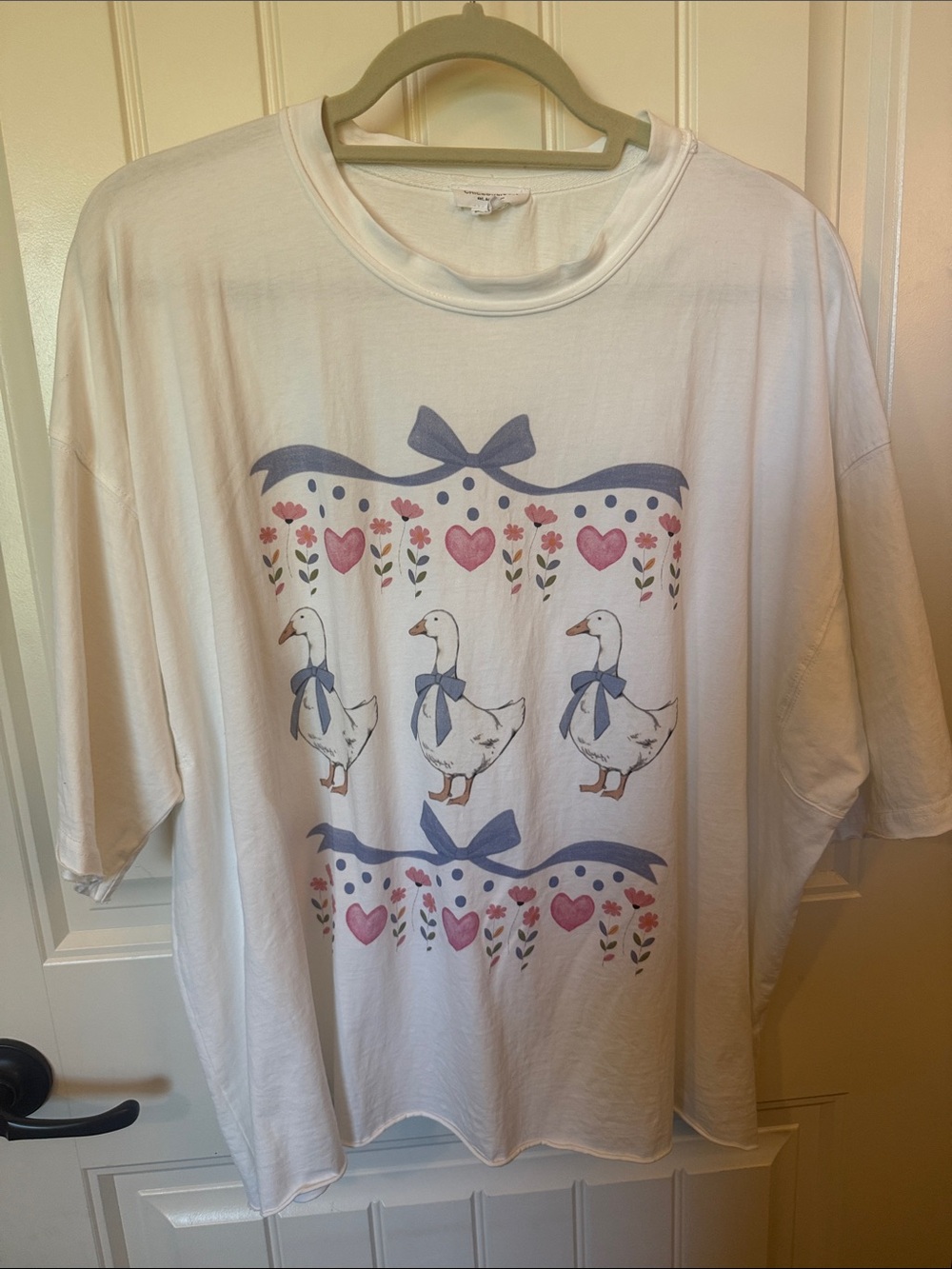 Chic Soul White Short Sleeve Top with Blue Bow & Pink Heart Duck Print